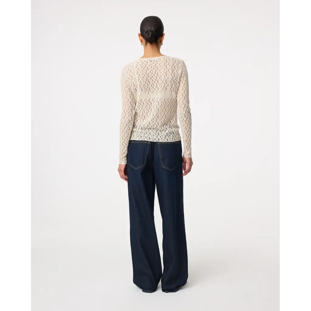 Knit-ted Lacey Top in crème