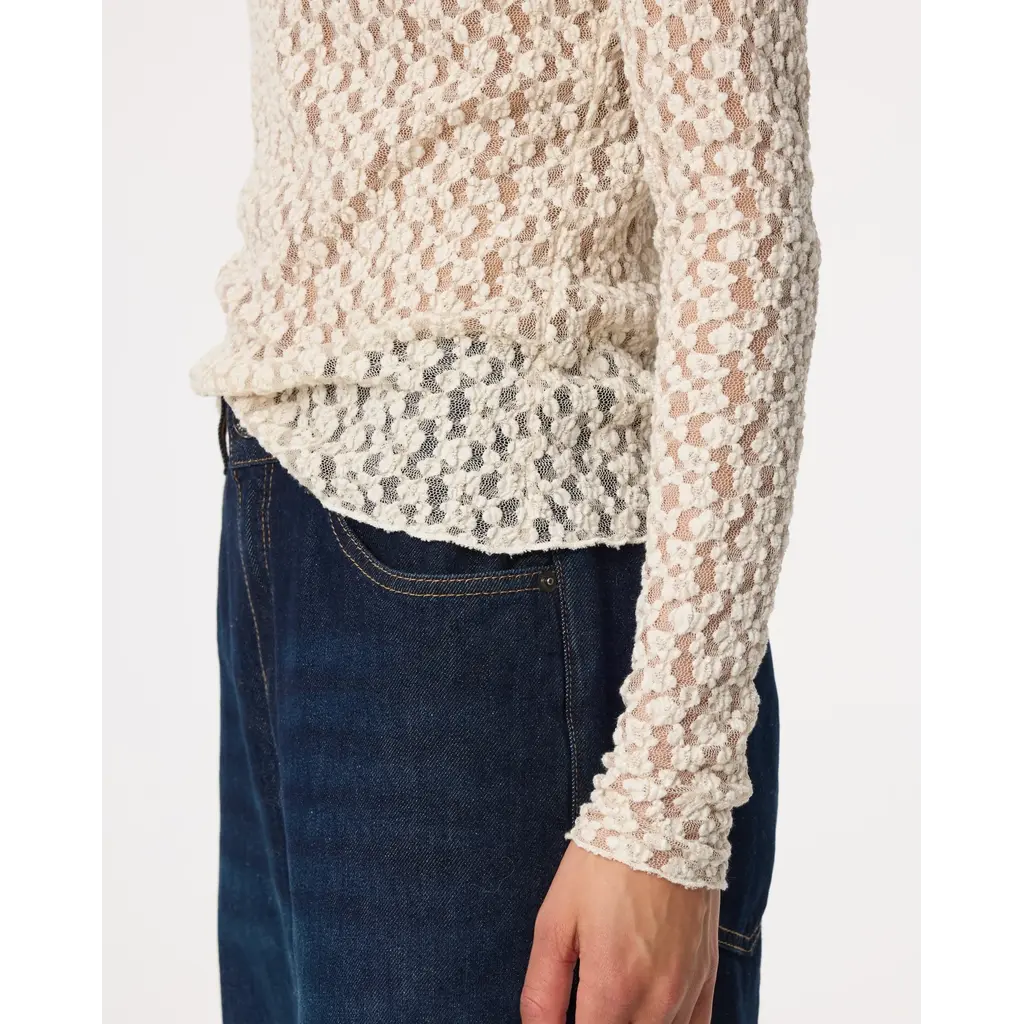 Knit-ted Lacey Top in crème