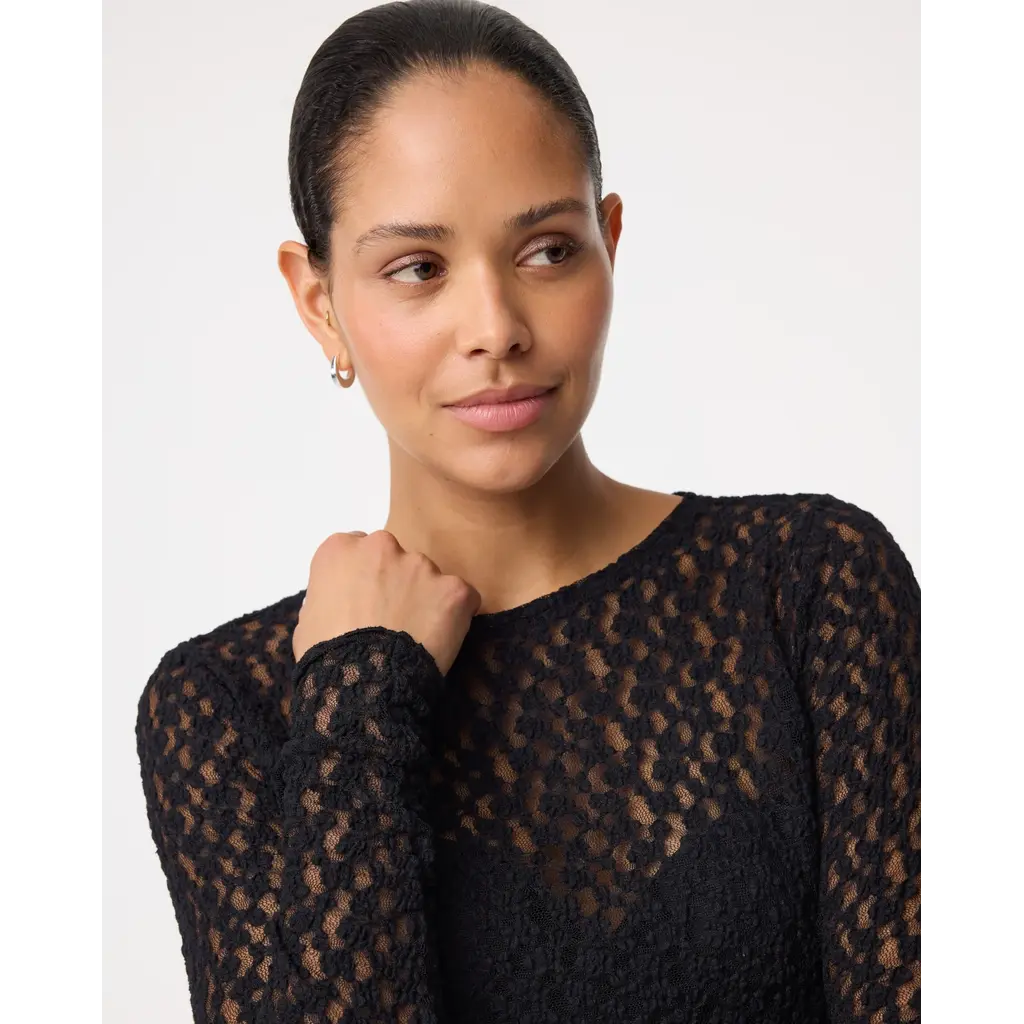 Knit-ted Lacey Top in black