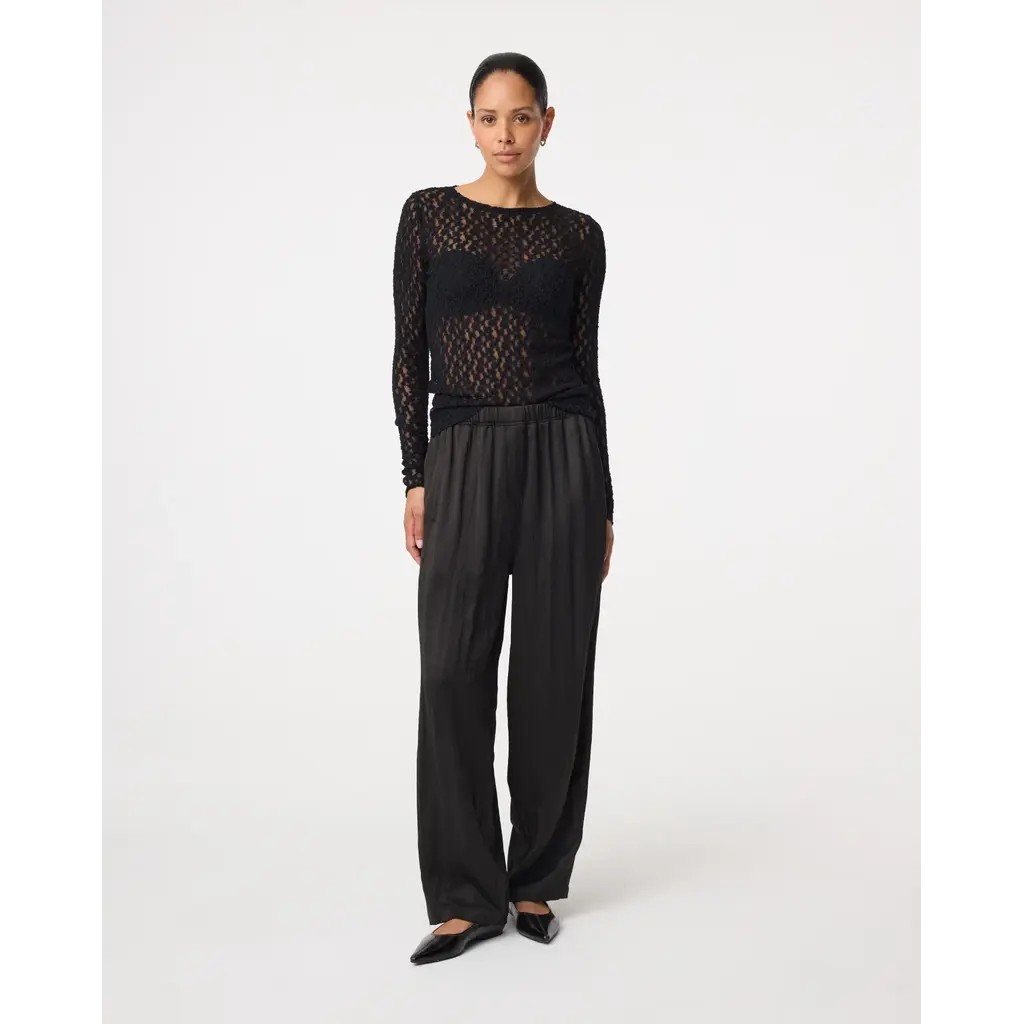 Knit-ted Lacey Top in black