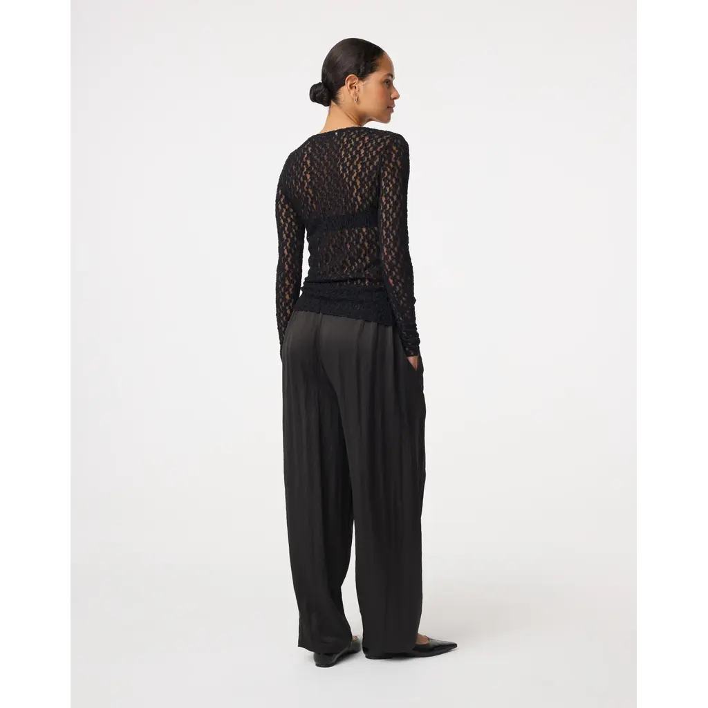 Knit-ted Lacey Top in black