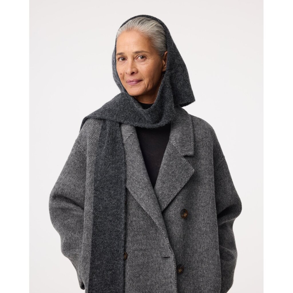 Knit-ted Betsy Scarf in antra