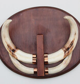 Tanden WRATTENZWIJN op hardhouten schild