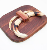 Tanden WRATTENZWIJN op hardhouten schild