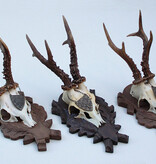 3 x zesender REE GEWEI met jacht medaille op bewerkt houten schild