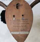 Bijna antiek DAMHERT GEWEI op houten schild - 1936