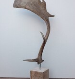 DAMHERT GEWEI op houten sokkel