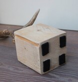 DAMHERT GEWEI op houten sokkel