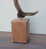 DAMHERT GEWEI op houten sokkel