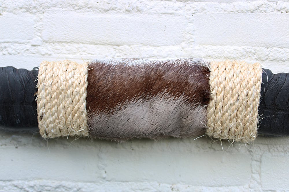 Texas style BULLBAR- 82 cm - waterbuffel hoorns afgewerkt met vel en sisaltouw