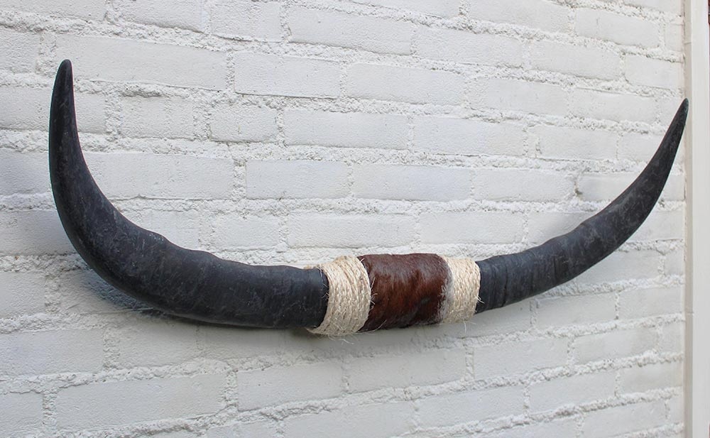 Texas style BULLBAR- 92 cm - waterbuffel hoorns afgewerkt met vel en sisaltouw