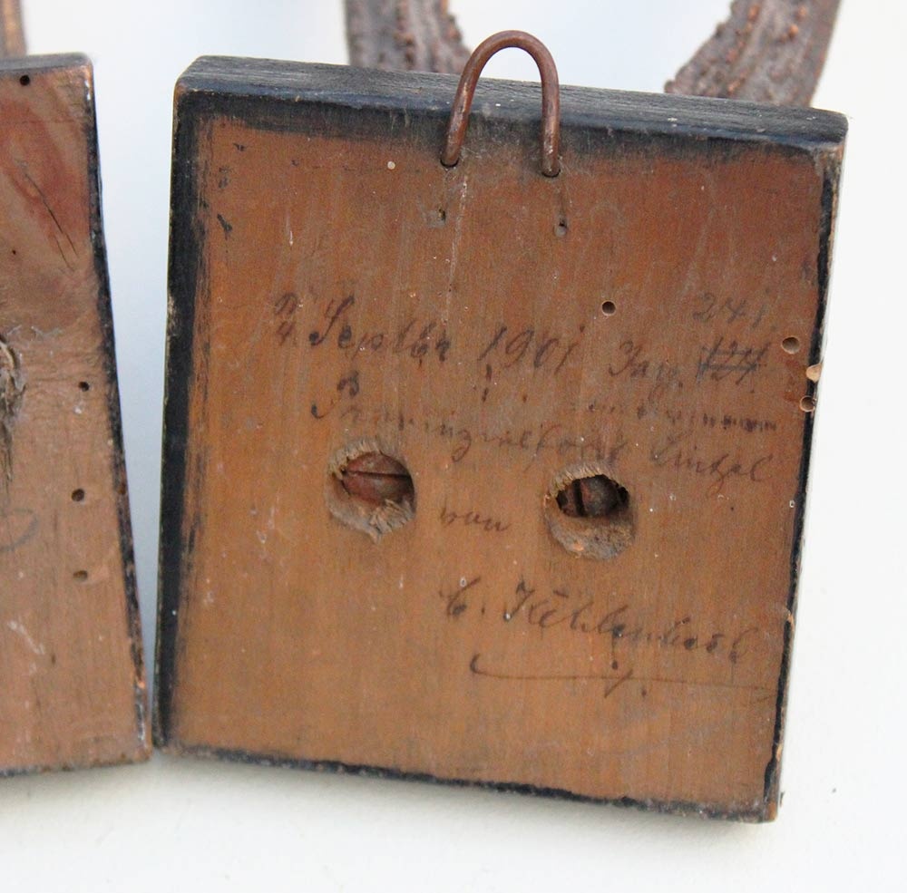 4 x antiek REE GEWEI  op zwart houten schild  - 1901