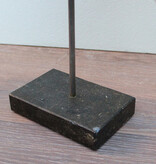 RAM SCHEDEL op hardstenen sokkel