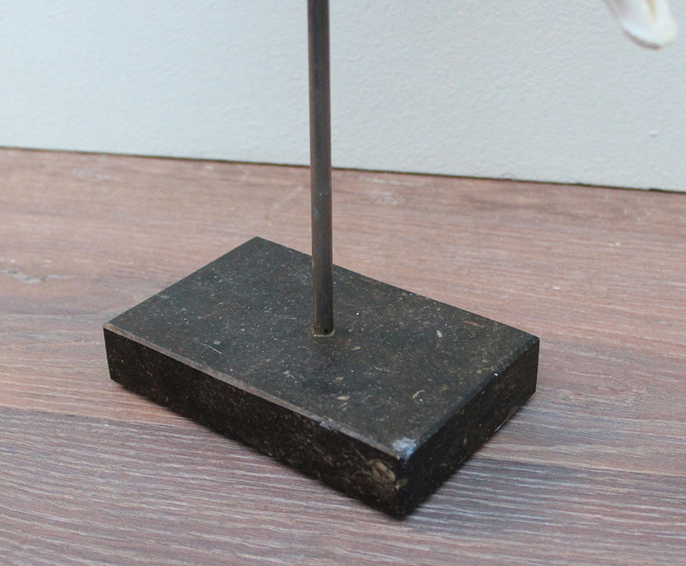 RAM SCHEDEL op hardstenen sokkel