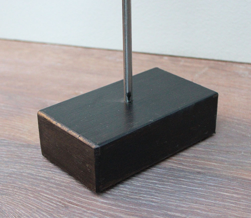 RAM SCHEDEL op houten sokkel