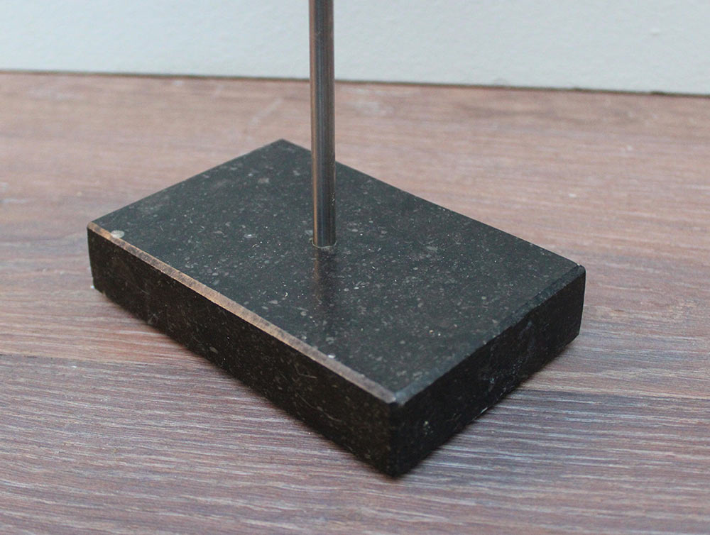 RAM SCHEDEL op hardstenen sokkel