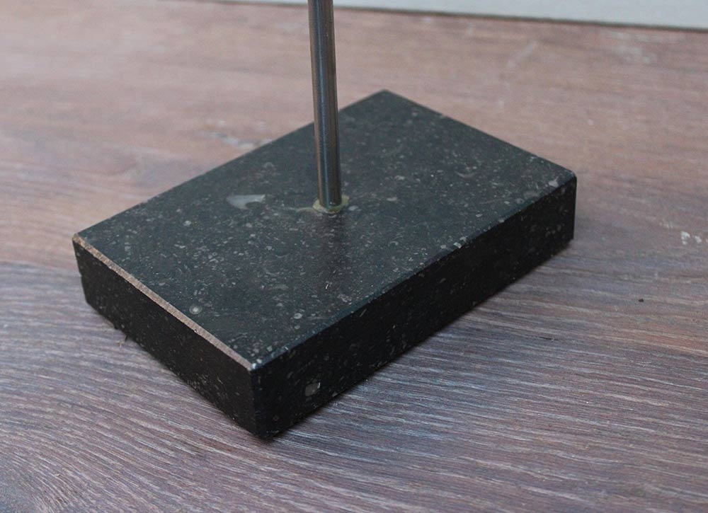 RAM SCHEDEL op hardstenen sokkel