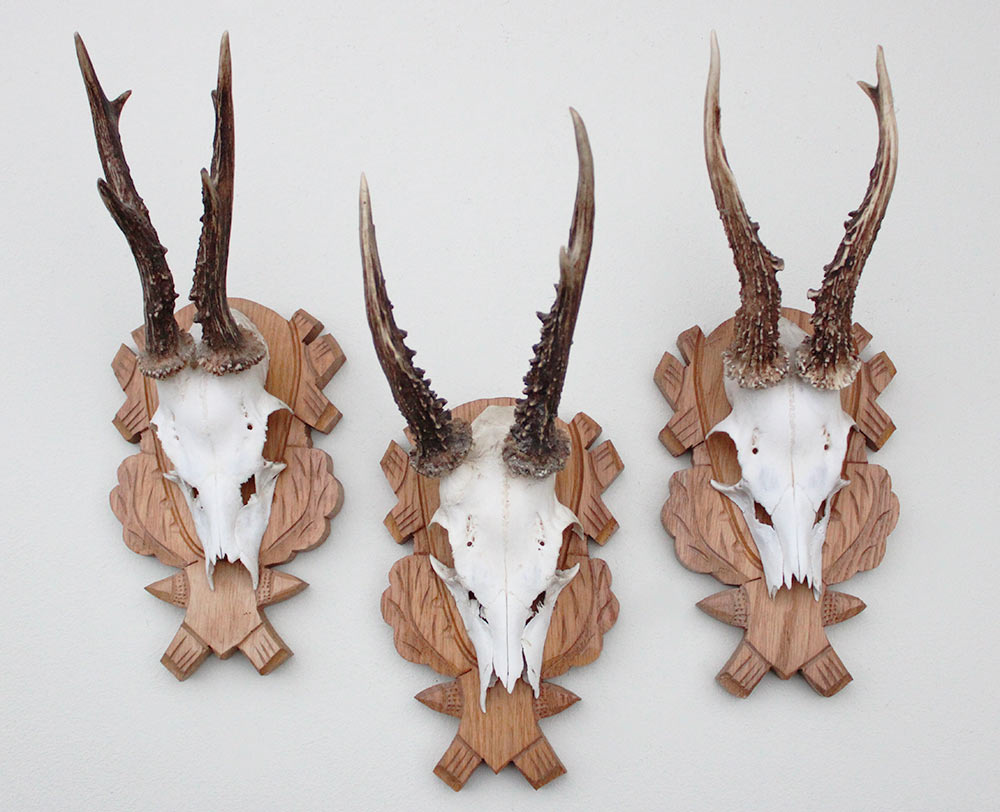 3 x  REE GEWEI op solide bewerkt houten schild