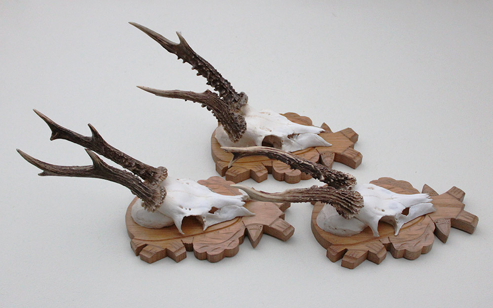 3 x  REE GEWEI op solide bewerkt houten schild