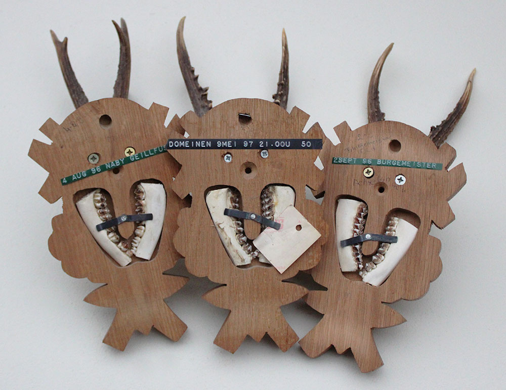 3 x  REE GEWEI op solide bewerkt houten schild