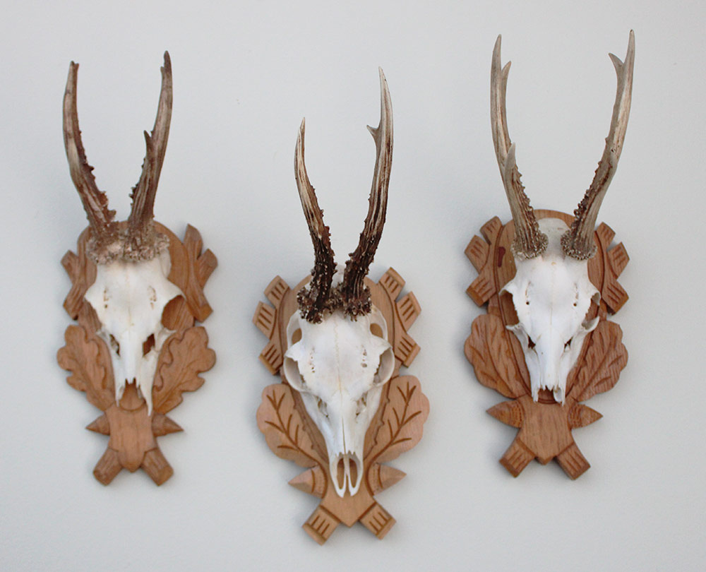 3 x  REE GEWEI op solide bewerkt houten schild