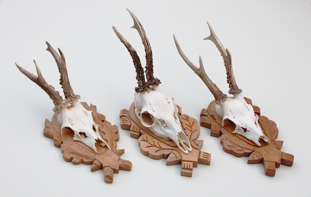 3 x  REE GEWEI op solide bewerkt houten schild