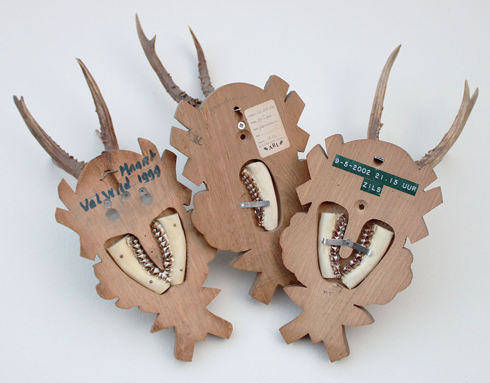 3 x  REE GEWEI op solide bewerkt houten schild