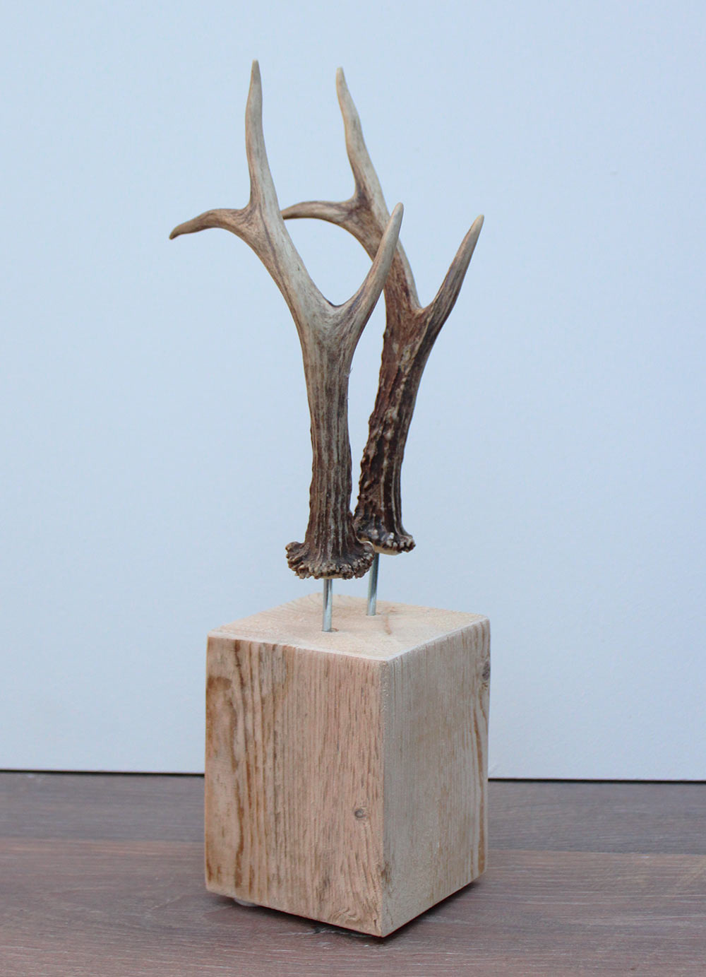 Zesender REE GEWEI paar op stevige houten sokkel