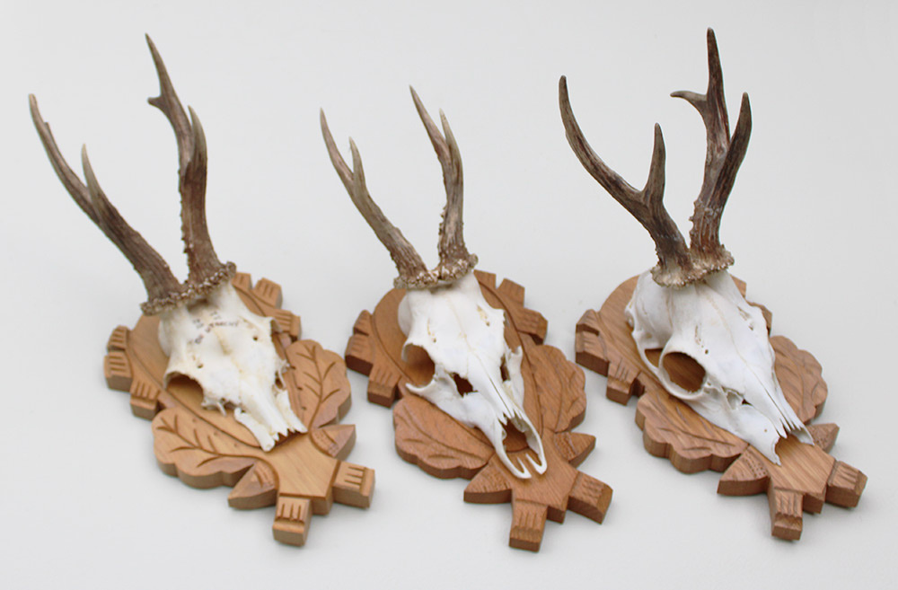 3 x  REE GEWEI op fraai bewerkt houten schild -  set C