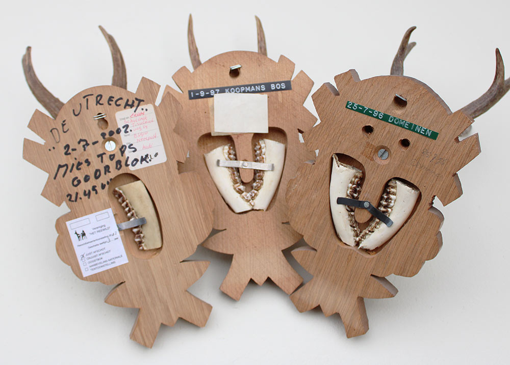 3 x  REE GEWEI op fraai bewerkt houten schild -  set C