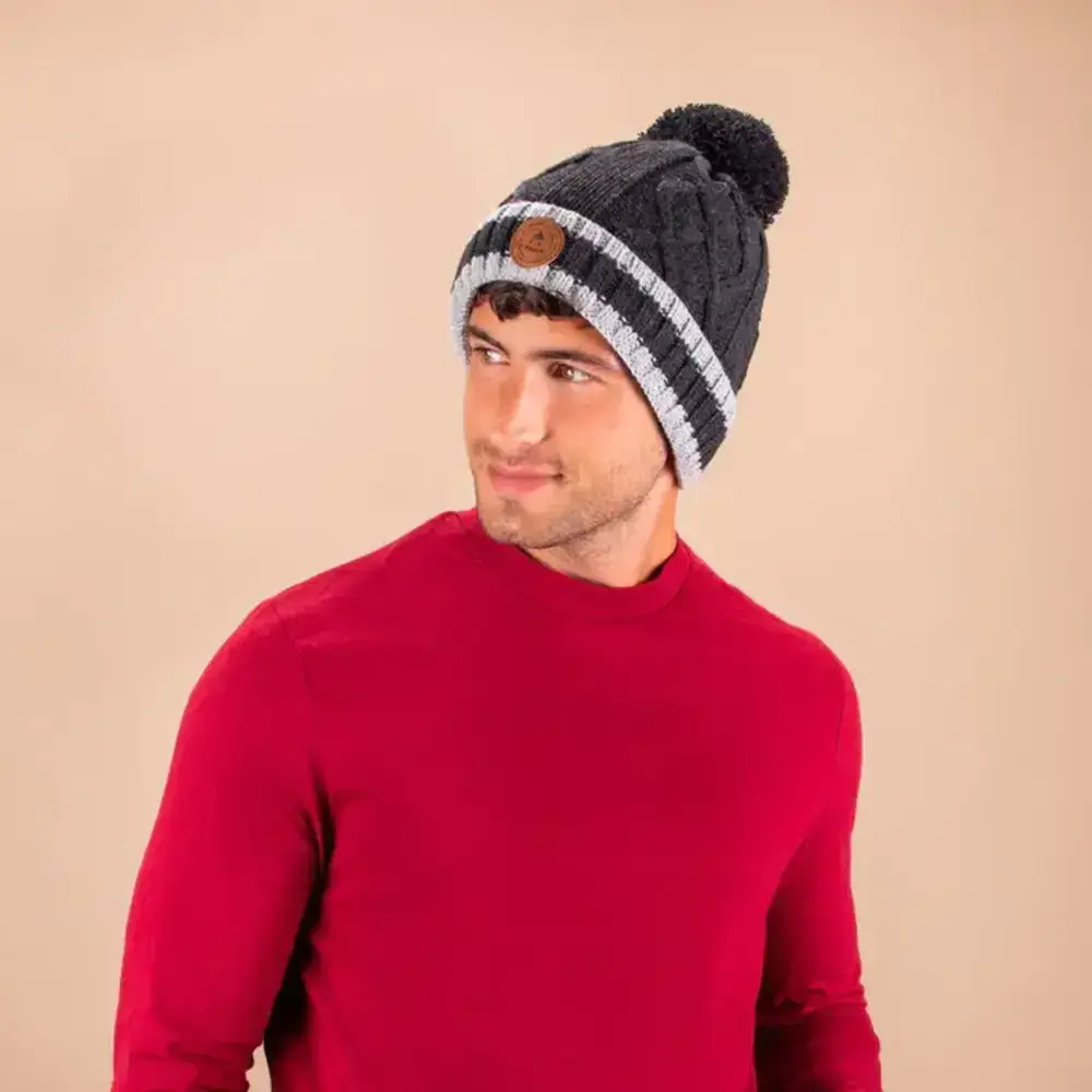 Un homme portant le bonnet Appletini