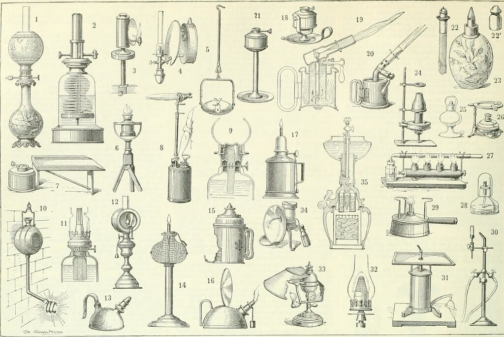 Des plans de coupe de lampes anciennes.