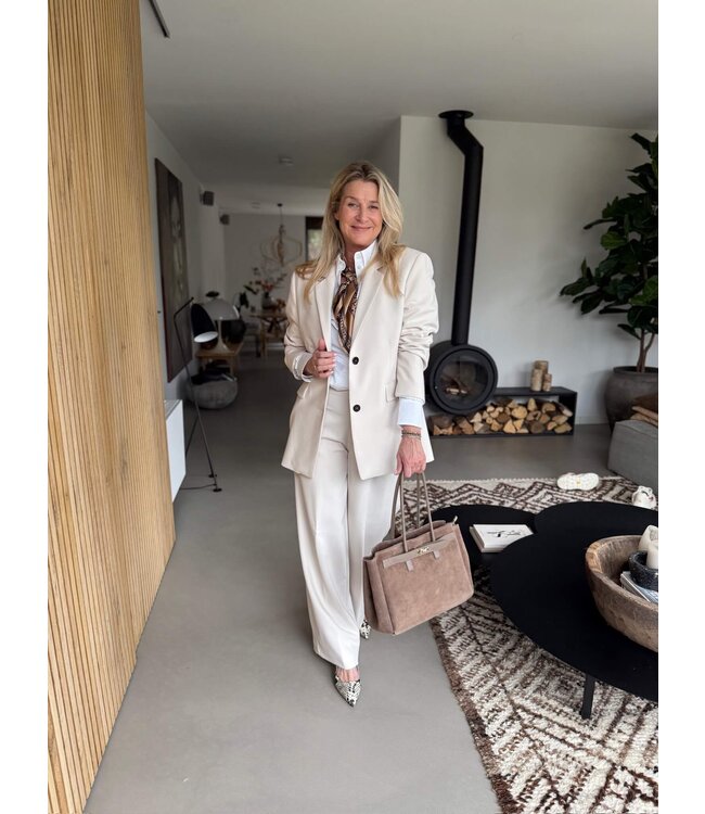 From bussines to sporty look