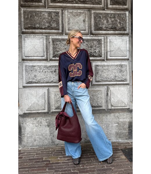 Sporty lace shirt look