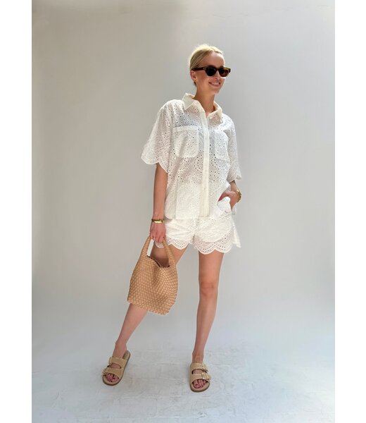 Embrodery white look