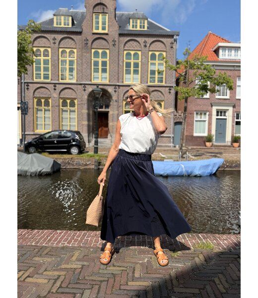 The perfect poplin skirt look