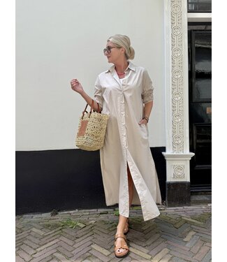 Kim & Kate Long Button Dress - Sand - Pre-order levering 30 juni