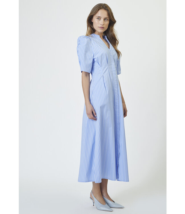 MicaCC Stripe Pleat Dress - Pale Blue - Pre-order levering 24 juni