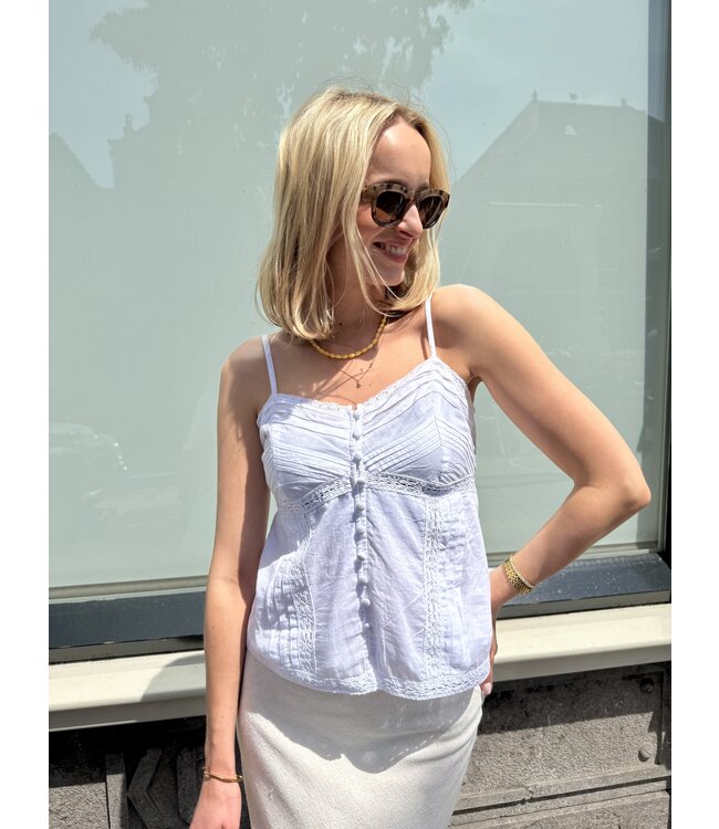White & Linnen Look