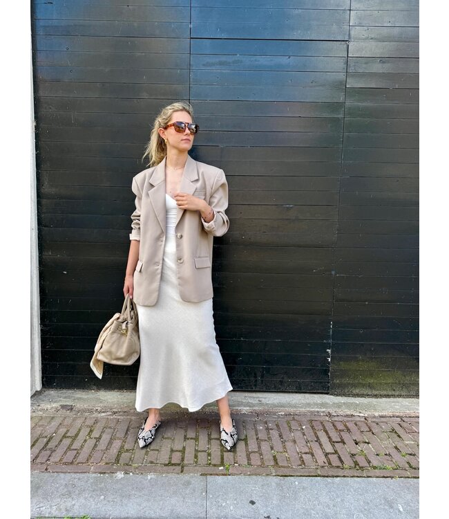 Oversized and linnen skirt look