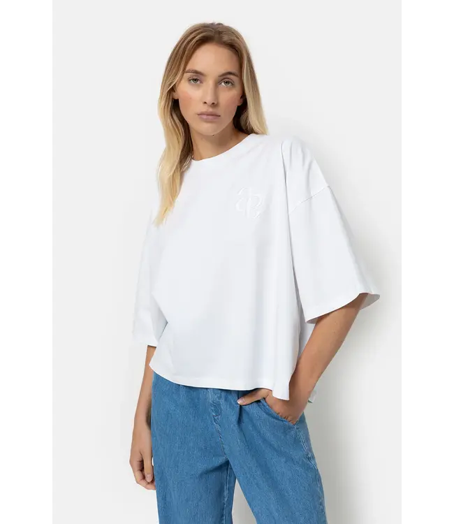 Eloise-A Boxy T-shirt with Avar - White