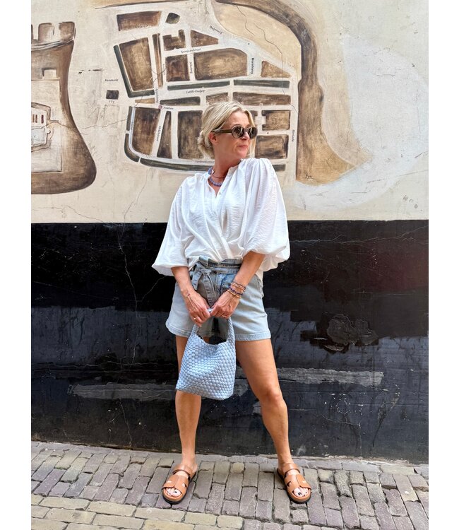 Jeans short and white blouse look