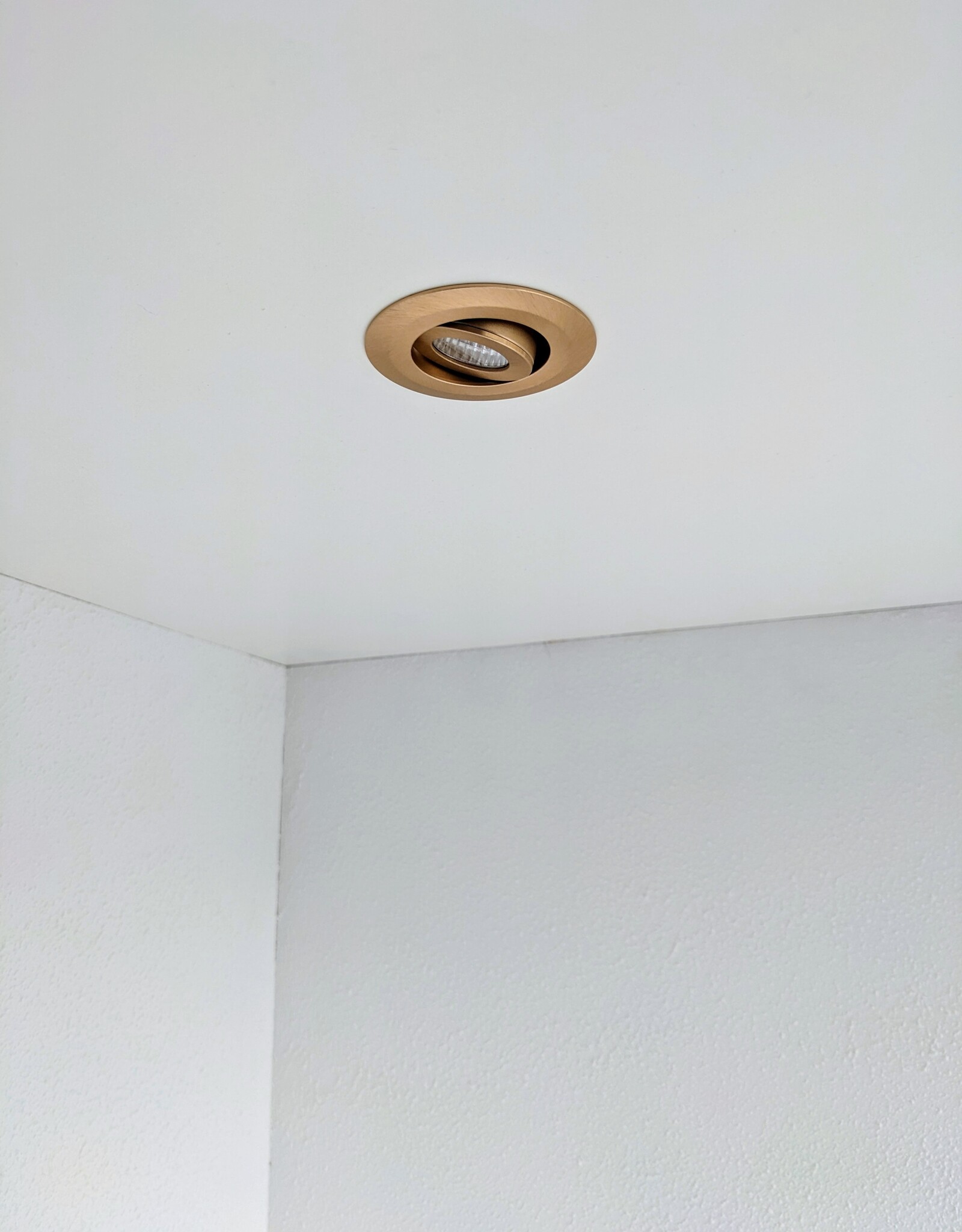LedLed TRIOLED kantelspot rond goud 2700k dimbaar
