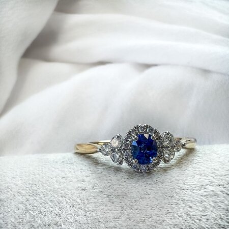 HuisCollectie HuisCollectie Ring 14k geelgoud met blauw saffier 0.32ct en 0.24ct diamant 612025