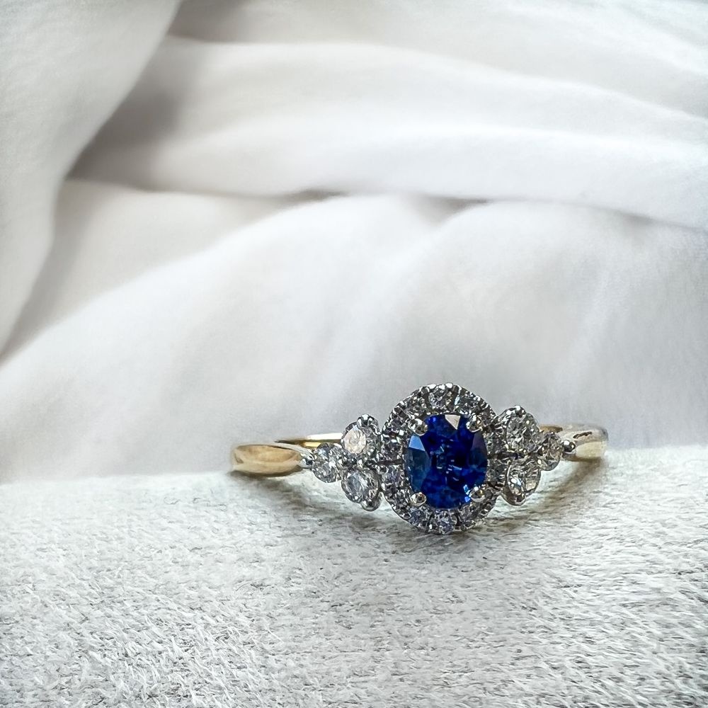 blauwe saffier diamant ring in 14 karaat witgoud 0,08 ct