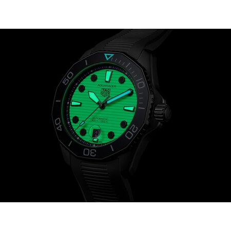 Tag Heuer PRE-OWNED TAG Heuer Aquaracer Professional 300 43mm Night Diver WBP201D.FT6197