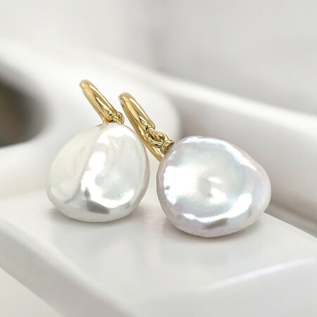 Mrs.Janssen Mrs.Janssen Oorhangers 18k geelgoud met Zoetwaterparel Barok 12mm 613464