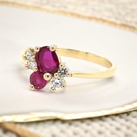 Mrs.Janssen Mrs. Janssen Ring 14k geelgoud met Robijn en diamant 613678