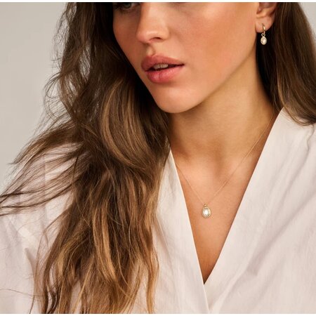 Blush Blush Creoolhangers 14k geelgoud met parelmoer en Bergkristal 9091YMQ