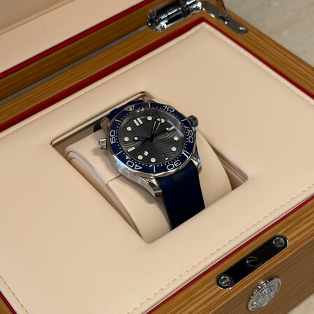 Omega PRE-OWNED Omega Seamaster Diver 300M 42mm 210.32.42.20.06.001